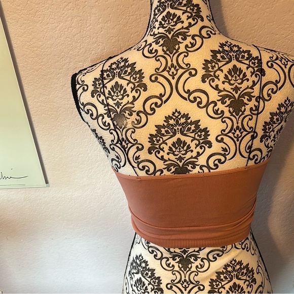 Must bundle Crop top shirt size small - Picture 2 of 3